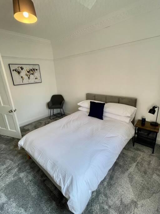 Large 2 Bed Near Glasgow Airport Paisley Eksteriør bilde