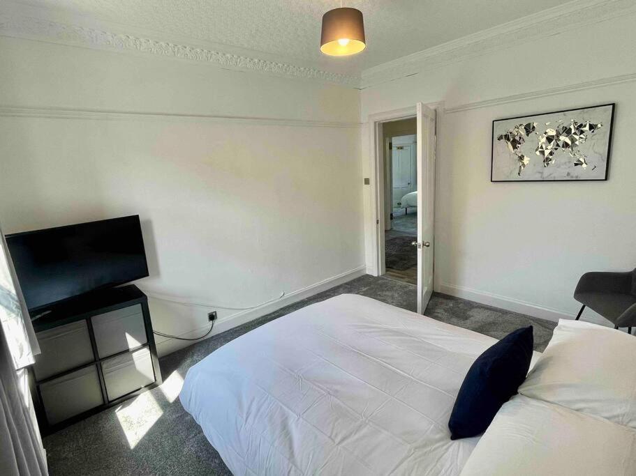 Large 2 Bed Near Glasgow Airport Paisley Eksteriør bilde
