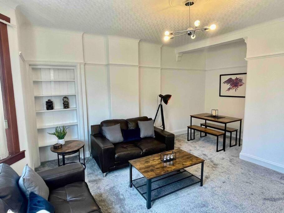 Large 2 Bed Near Glasgow Airport Paisley Eksteriør bilde