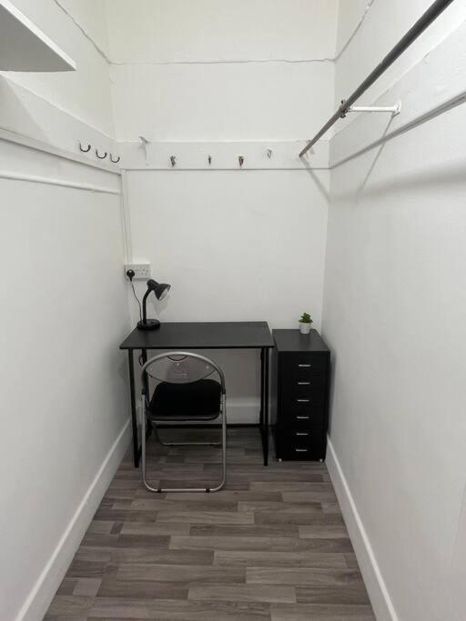 Large 2 Bed Near Glasgow Airport Paisley Eksteriør bilde