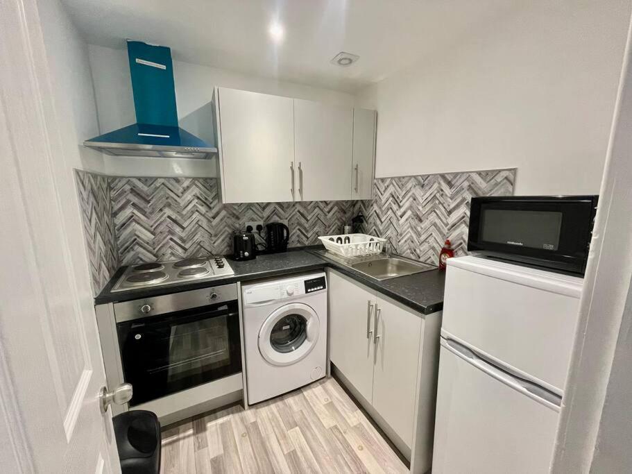 Large 2 Bed Near Glasgow Airport Paisley Eksteriør bilde